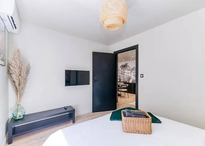 Le Mila ¶ Centre ¶ Confort ¶ Tram ¶ Climatisation 호텔 *